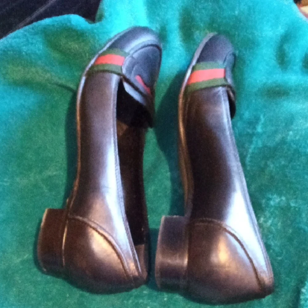 Gucci Black Leather Flats with Red and Green Accent 7.5